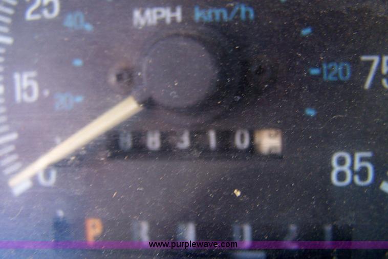 image for item 7314 1988 Ford F250 XLT Lariat pickup truck