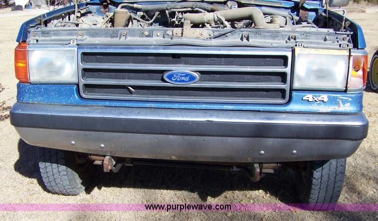 image for item 7314 1988 Ford F250 XLT Lariat pickup truck