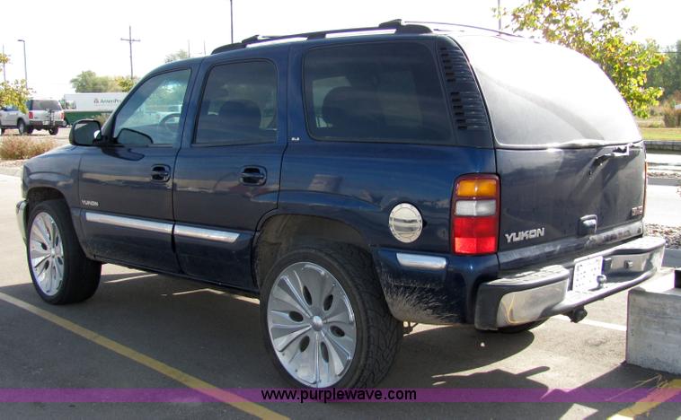 image for item 2237 2001 GMC Yukon