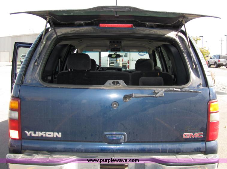 image for item 2237 2001 GMC Yukon
