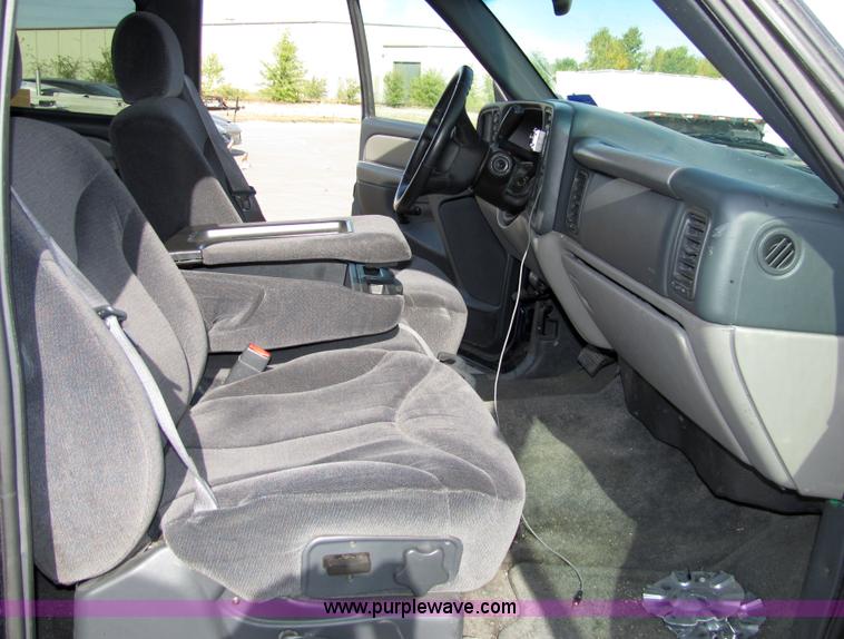 image for item 2237 2001 GMC Yukon