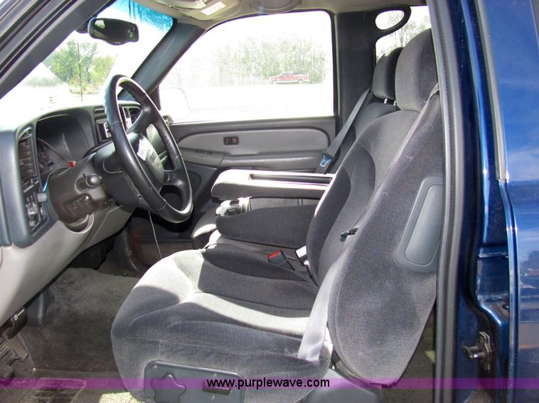 image for item 2237 2001 GMC Yukon