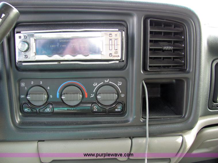 image for item 2237 2001 GMC Yukon