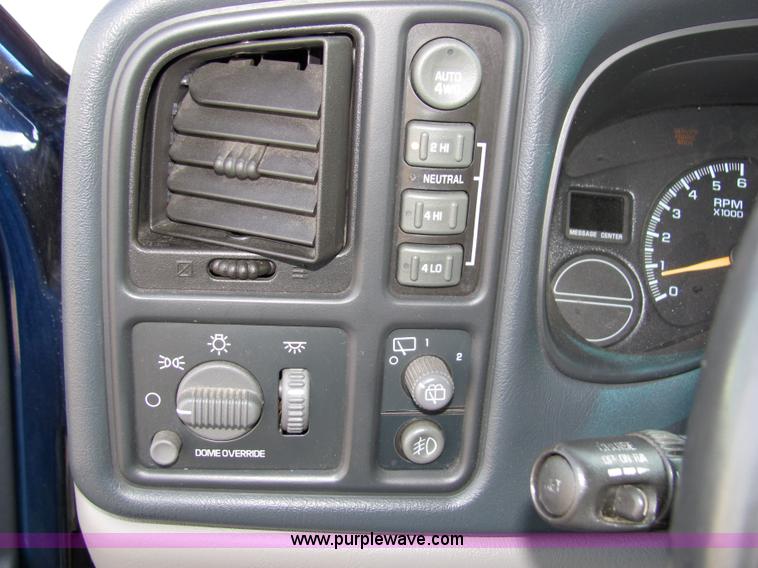 image for item 2237 2001 GMC Yukon
