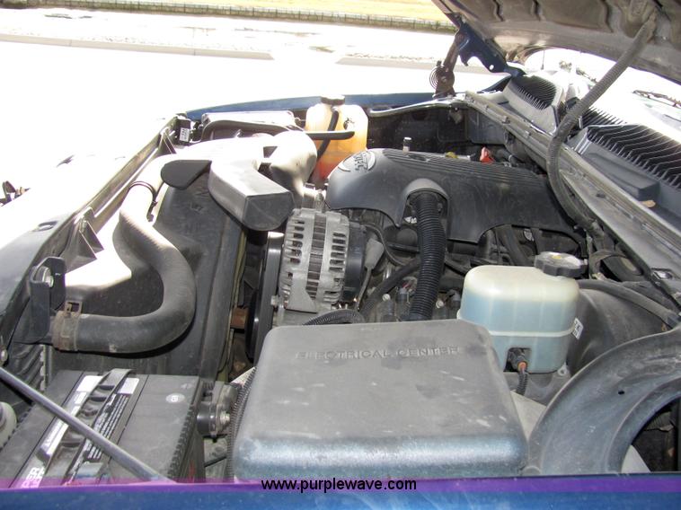 image for item 2237 2001 GMC Yukon