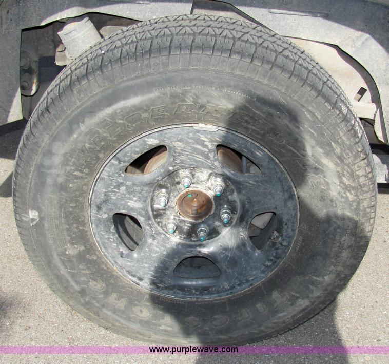 image for item 2237 2001 GMC Yukon