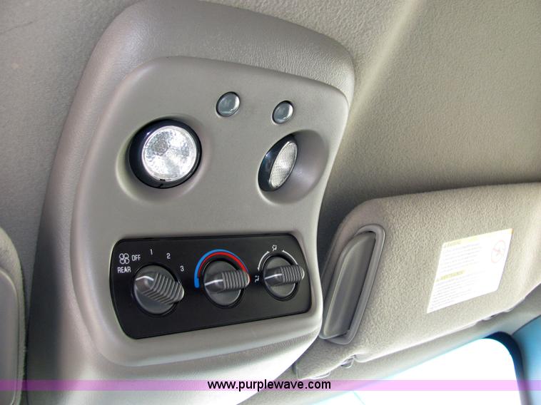 image for item 2237 2001 GMC Yukon