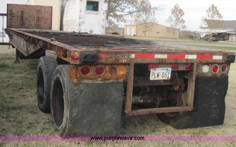 image for item 3150 1977 Fruehauf 42' flat bed trailer