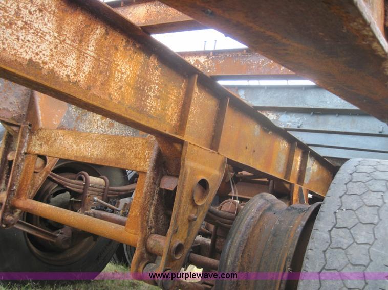 image for item 3150 1977 Fruehauf 42' flat bed trailer