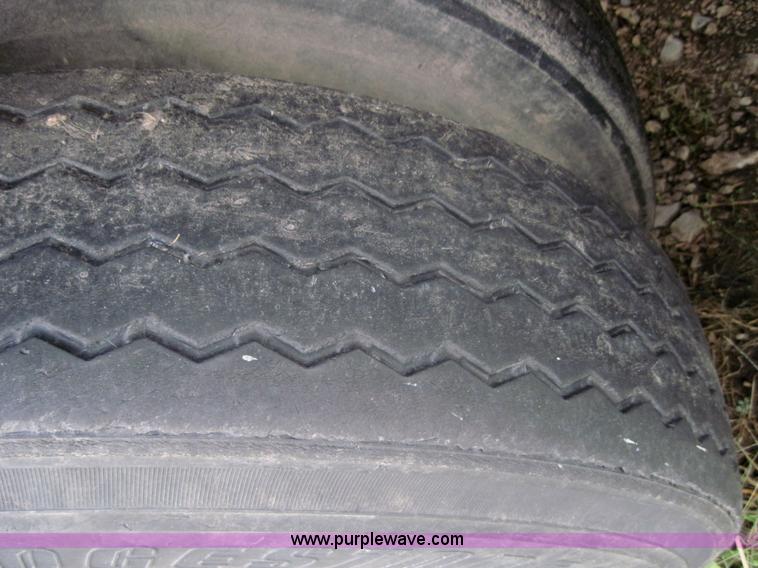 image for item 3158 1984 Fruehauf 48' van trailer