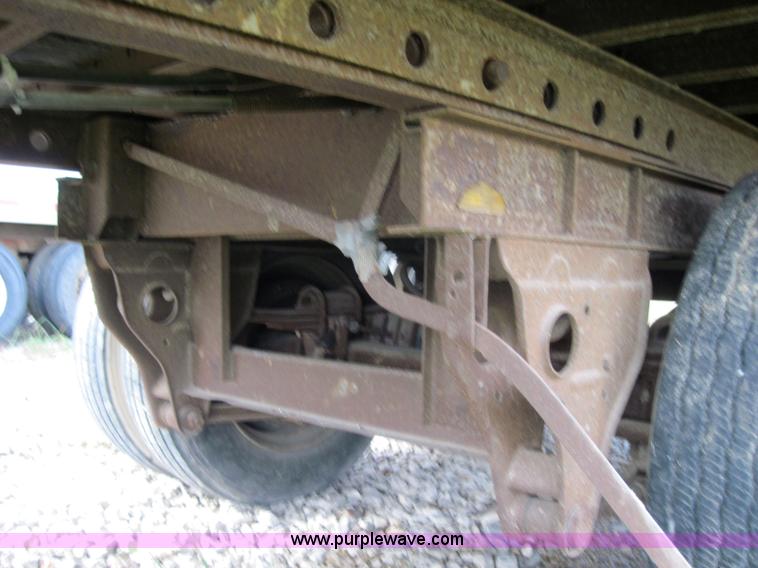 image for item 3158 1984 Fruehauf 48' van trailer