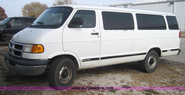 image for item 3159 2001 Dodge Ram Wagon B3500 van