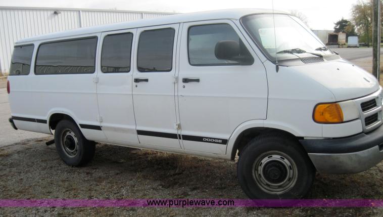 image for item 3159 2001 Dodge Ram Wagon B3500 van