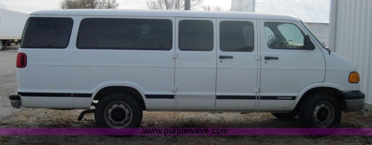 image for item 3159 2001 Dodge Ram Wagon B3500 van