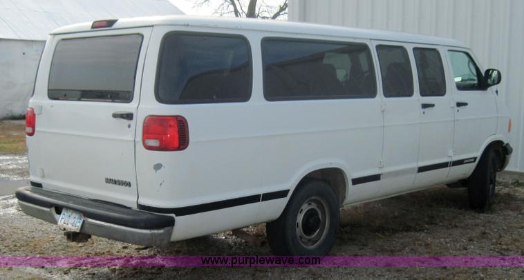 image for item 3159 2001 Dodge Ram Wagon B3500 van