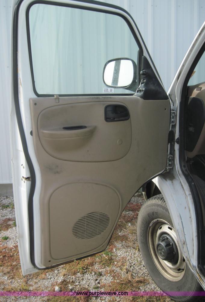 image for item 3159 2001 Dodge Ram Wagon B3500 van