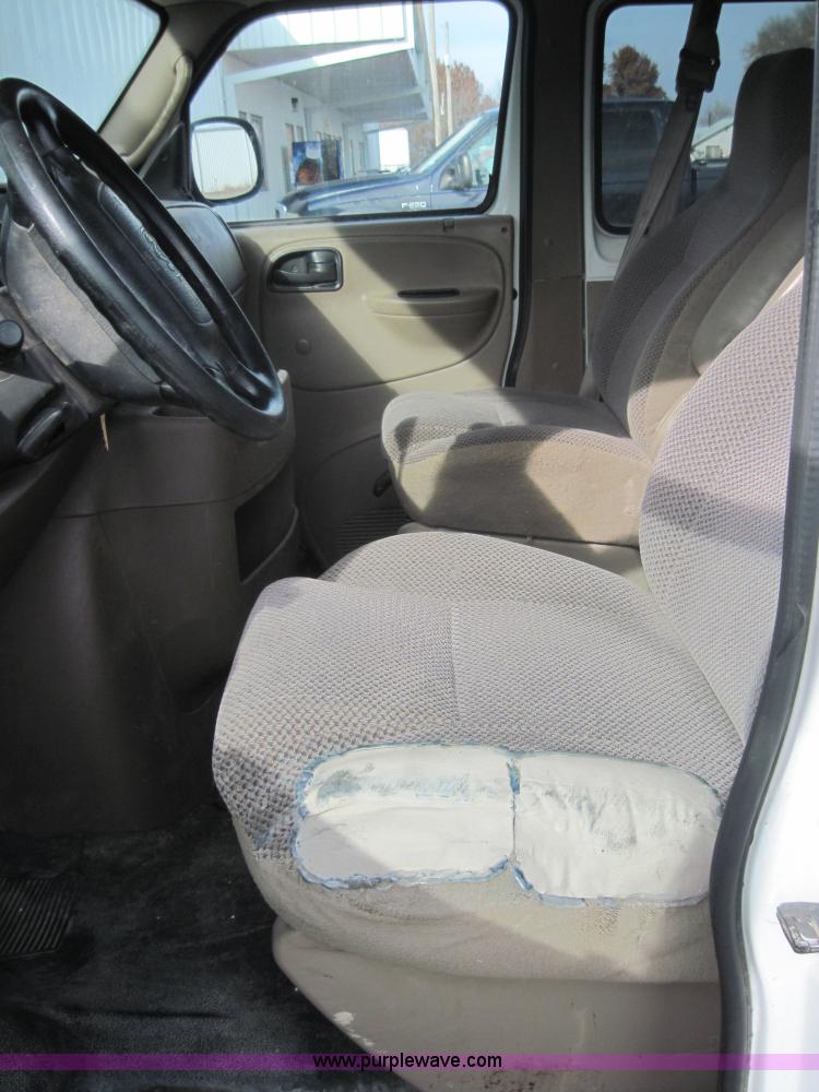 image for item 3159 2001 Dodge Ram Wagon B3500 van