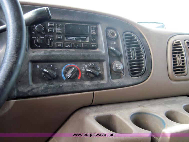 image for item 3159 2001 Dodge Ram Wagon B3500 van