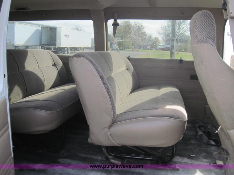 image for item 3159 2001 Dodge Ram Wagon B3500 van