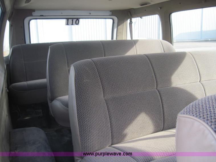 image for item 3159 2001 Dodge Ram Wagon B3500 van