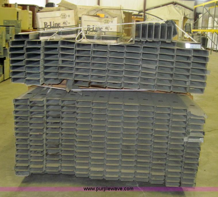 image for item 3170 (462) metal studs