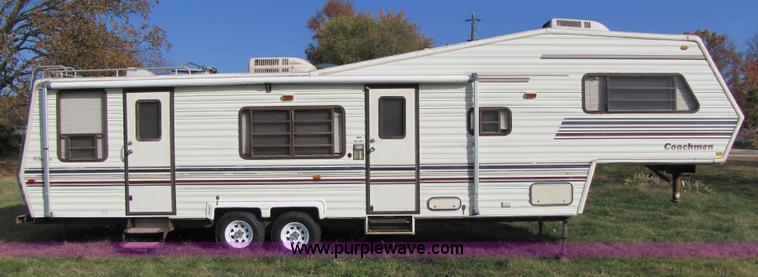 image for item 3547 1987 Coachmen Classic 36' travel camper trailer