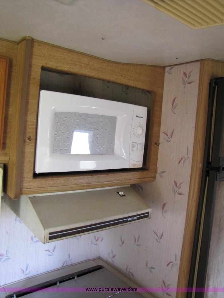 image for item 3547 1987 Coachmen Classic 36' travel camper trailer