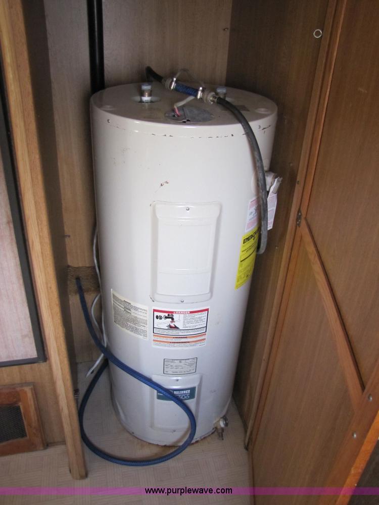 image for item 3547 1987 Coachmen Classic 36' travel camper trailer