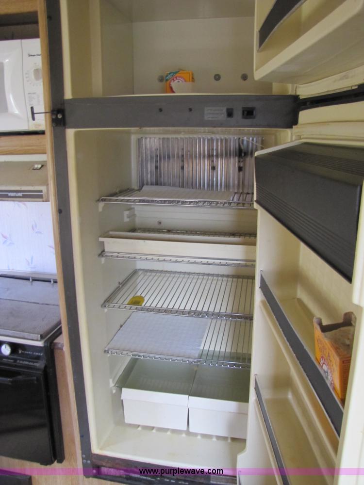 image for item 3547 1987 Coachmen Classic 36' travel camper trailer