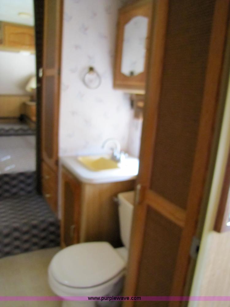 image for item 3547 1987 Coachmen Classic 36' travel camper trailer