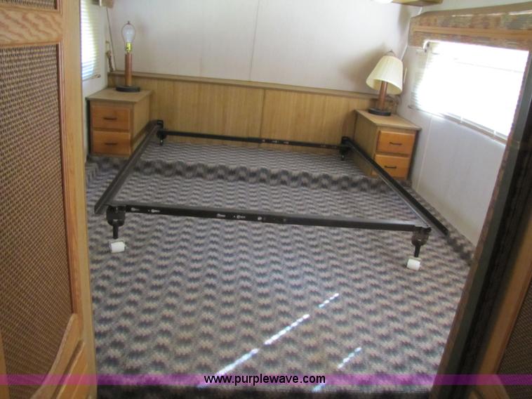 image for item 3547 1987 Coachmen Classic 36' travel camper trailer