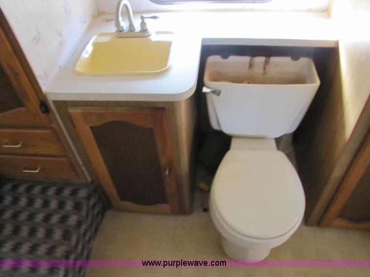 image for item 3547 1987 Coachmen Classic 36' travel camper trailer