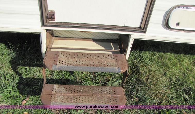 image for item 3547 1987 Coachmen Classic 36' travel camper trailer