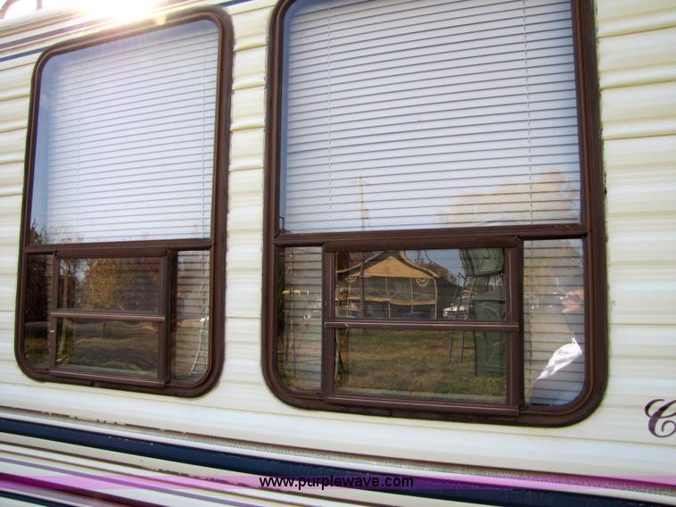 image for item 3547 1987 Coachmen Classic 36' travel camper trailer