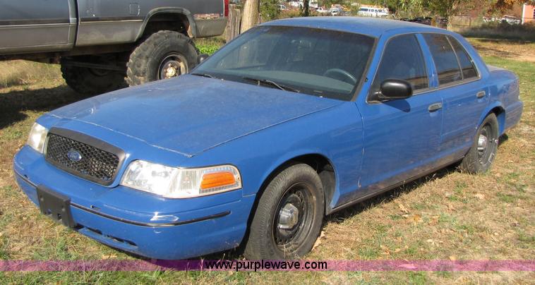 image for item 3548 1999 Ford Crown Victoria Police Interceptor