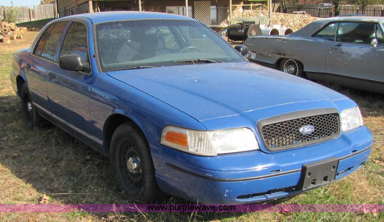 image for item 3548 1999 Ford Crown Victoria Police Interceptor