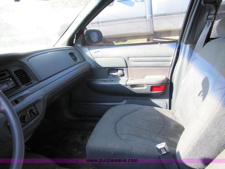 image for item 3548 1999 Ford Crown Victoria Police Interceptor