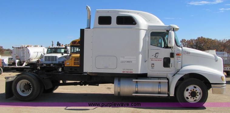 image for item 3558 2003 International 9200i semi truck
