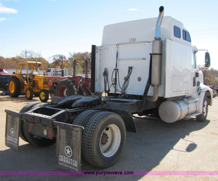 image for item 3558 2003 International 9200i semi truck
