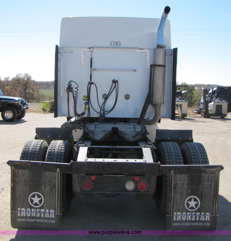 image for item 3558 2003 International 9200i semi truck