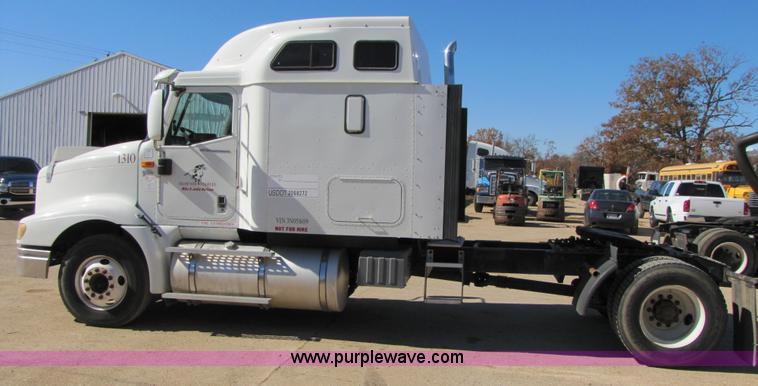 image for item 3558 2003 International 9200i semi truck