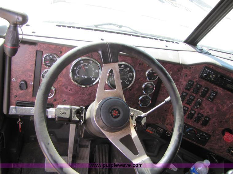 image for item 3558 2003 International 9200i semi truck