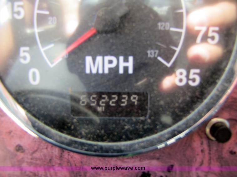 image for item 3558 2003 International 9200i semi truck