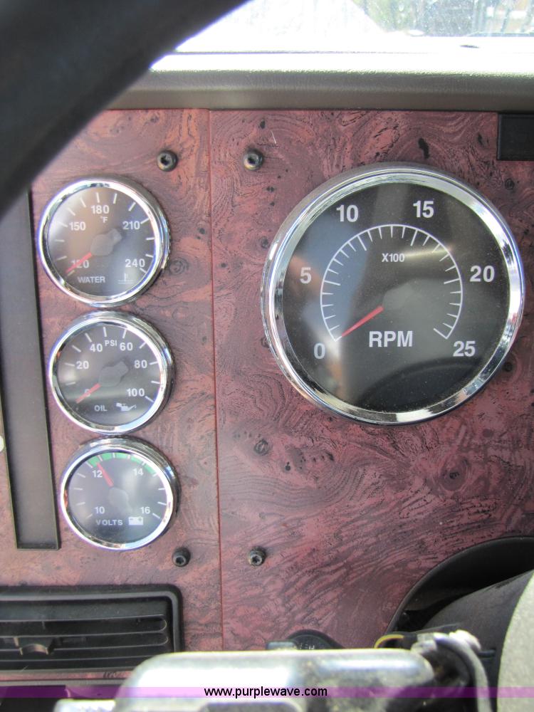 image for item 3558 2003 International 9200i semi truck