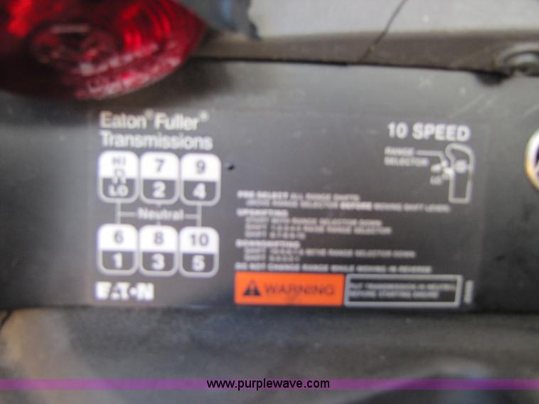 image for item 3558 2003 International 9200i semi truck