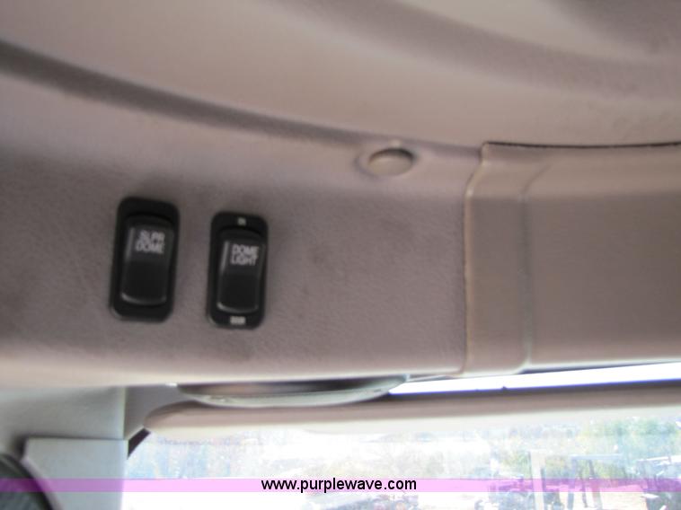 image for item 3558 2003 International 9200i semi truck