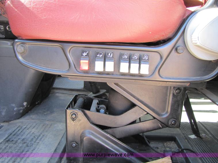 image for item 3558 2003 International 9200i semi truck