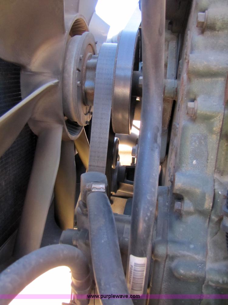 image for item 3558 2003 International 9200i semi truck