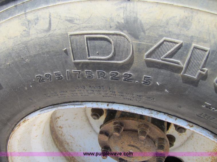 image for item 3558 2003 International 9200i semi truck