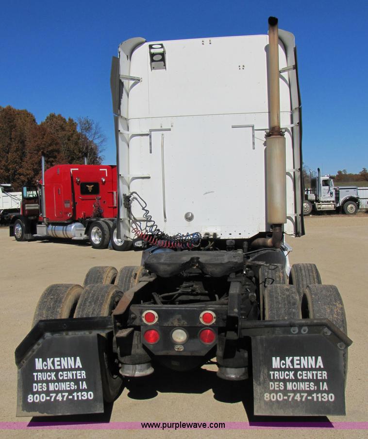 image for item 3559 1999 Freightliner C-112 semi truck